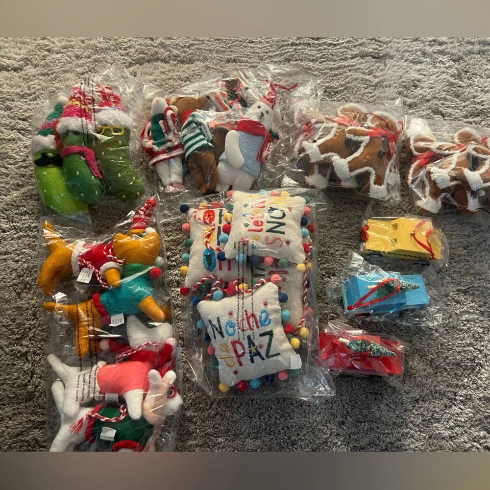 24 ornaments nwt